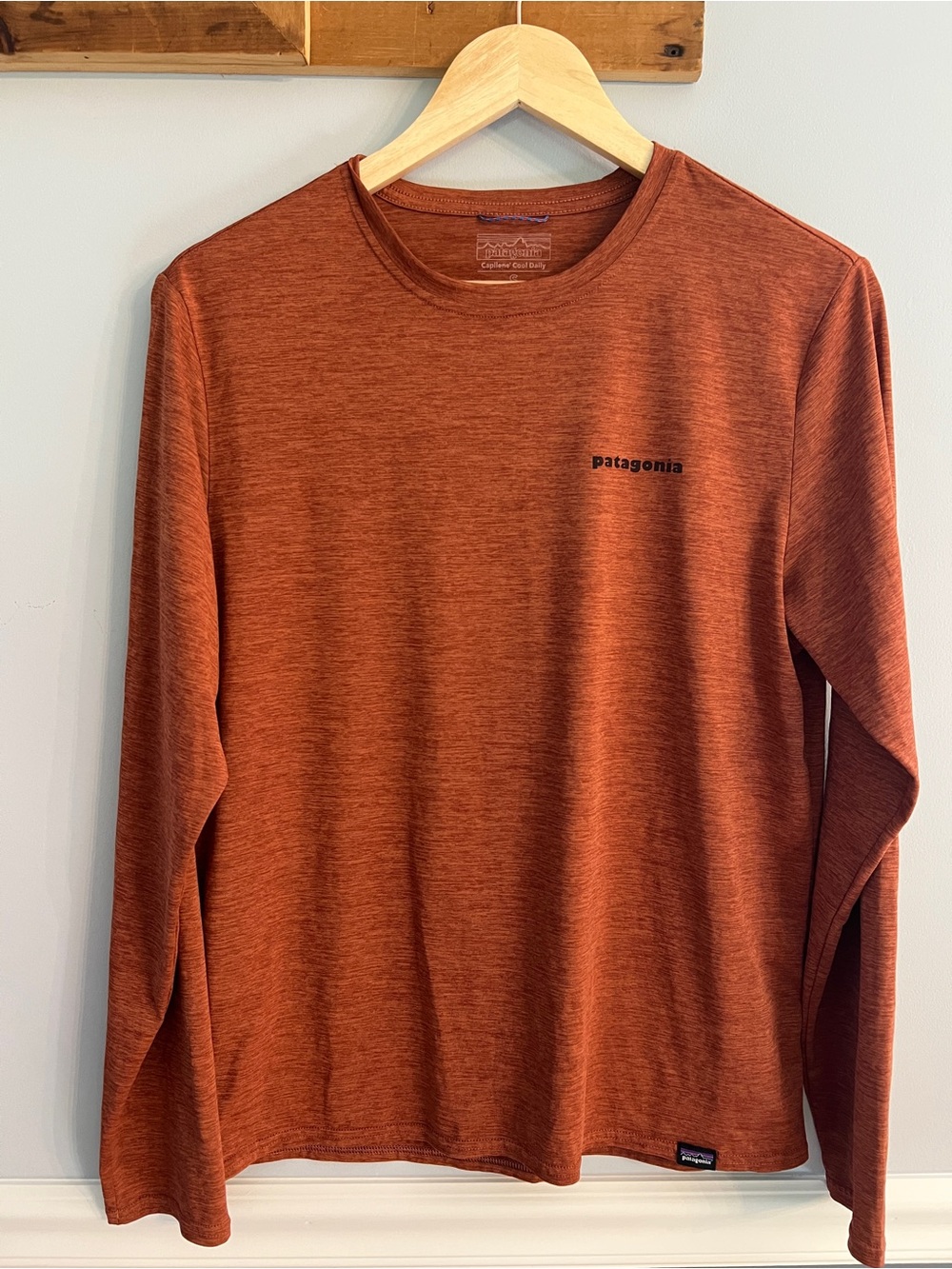 Patagonia Capilene Cool Daily Long Sleeve Shirt Women’s Small Orange Performance